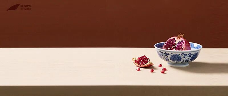 一捧丹榴凝艷色，一口咬透整季甜